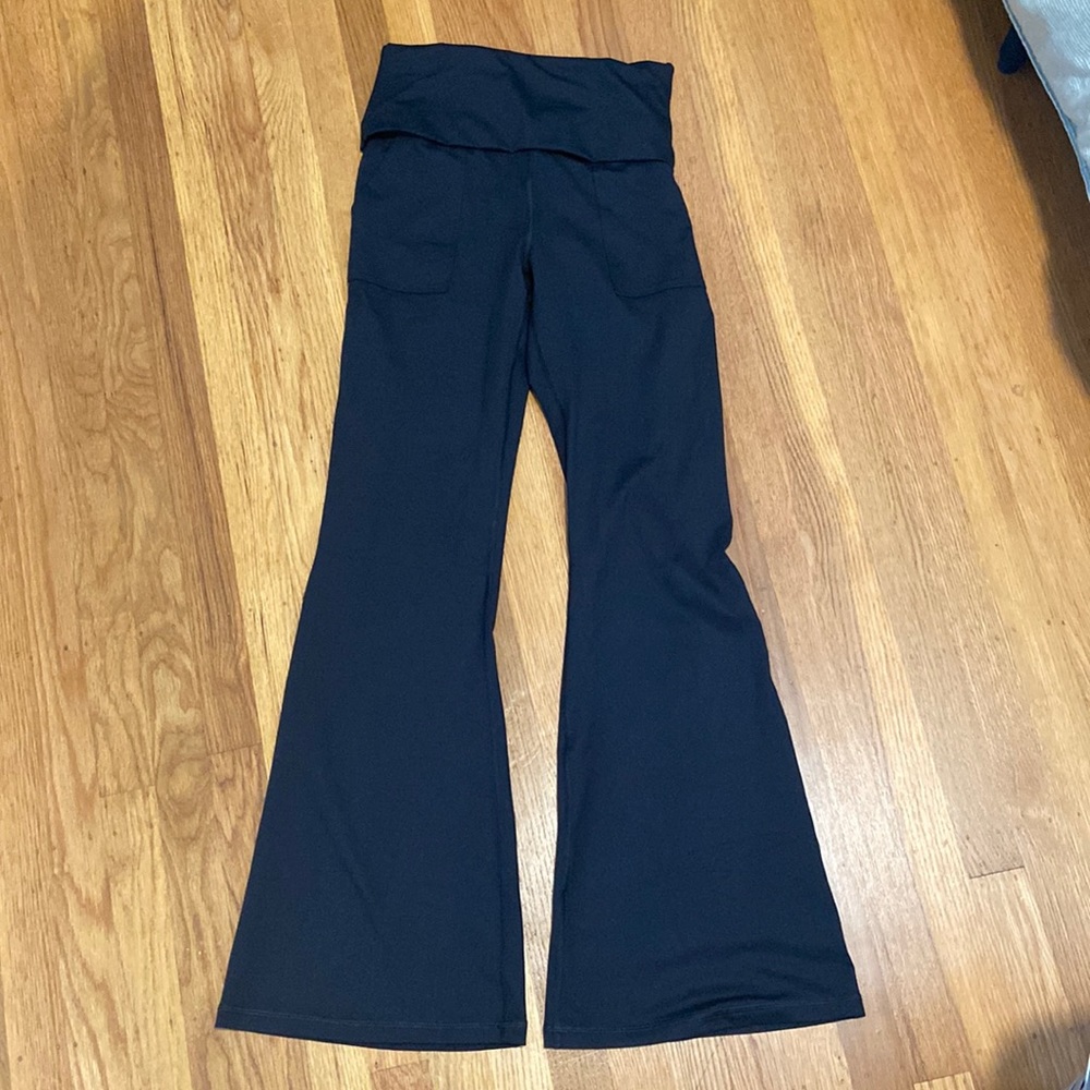 Offline by Aerie The Hugger Foldover Flare Hi-Rise with Pockets